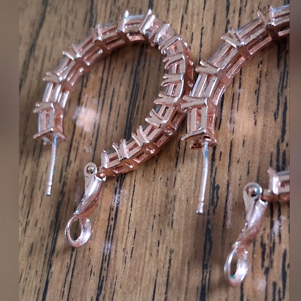 Elegant Rose Gold And Crystal Hoop Earrings EUC - Picture 7 of 11